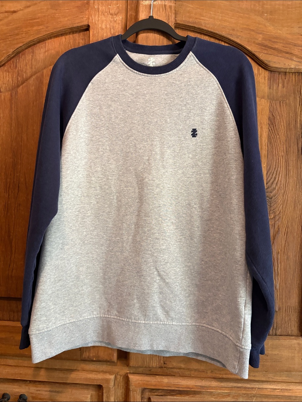 Izod Two-Tone Raglan Crewneck Sweatshirt in Gray and Navy